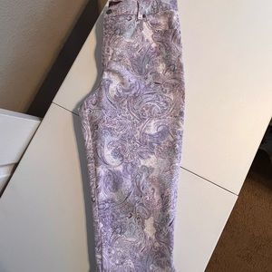 Gloria Vanderbilt Paisley Denim Capris. Size 12